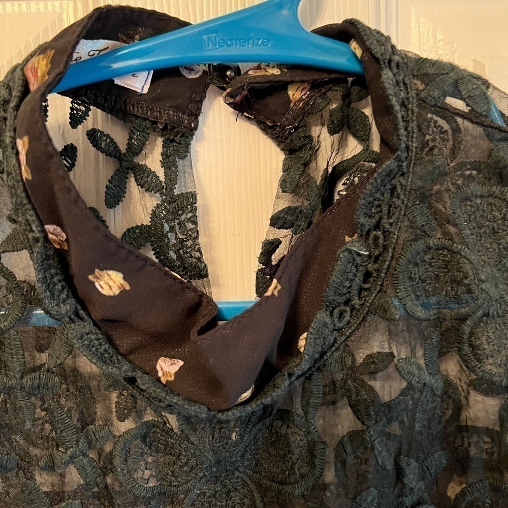Top By Stone Fower Size Small - Picture 3 of 5